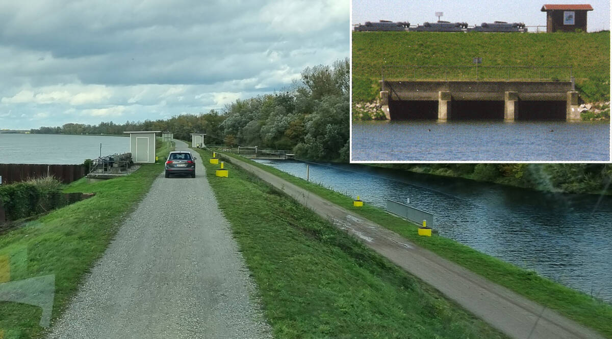 Auf dem Einlassbauwerk mit dem Rhein auf der linken und dem Rückhalteraum auf der rechten Seite des Dammes.