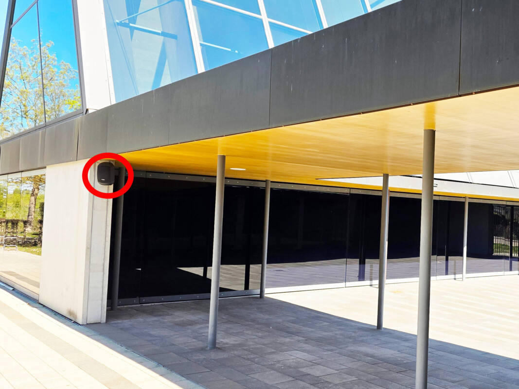 Neue Außenlautsprecher für die Aussegnungshalle am Friedhof Manching